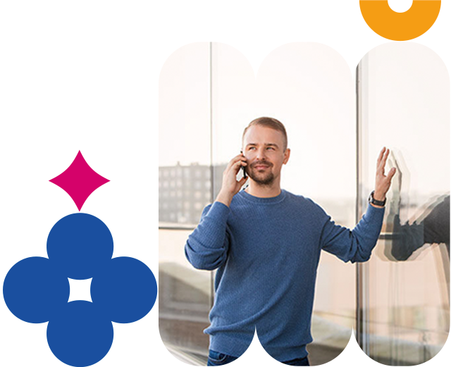 mies-puhuu-puhelimessa-ja-pitaa-katta-lasiseinassa-tyoelakeyhtio-Varma-640x521px